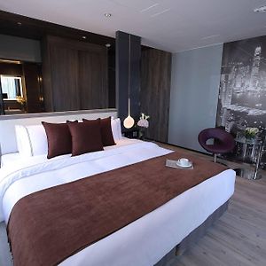 Perkin Grand King Room